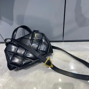 Weave Real Leather Women Bag Genuine Leather Handbags 2020 Fashion Female Knit Shoulder Bag Cowhide Leather Luxury Designer Bag 
Weave Real Leather Women Bag Genuine Leather Handbags 2020 Fashion Female Knit Shoulder Bag Cowhide Leather Luxury Designer Bag