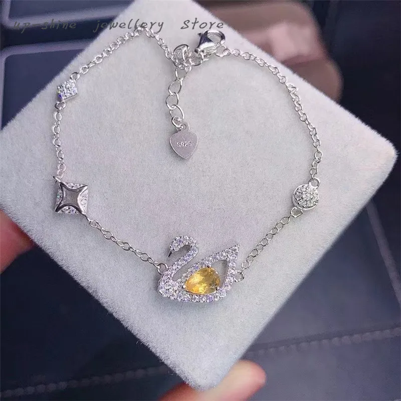 Новый женский браслет из натурального цитрина с инкрустацией из серебра 925 пробы, изысканная работа, простой и милый, обязательный предмет для вечеринок
Новый женский браслет из натурального цитрина с инкрустацией из серебра 925 пробы, изысканная работа, простой и милый, обязательный предмет для вечеринок