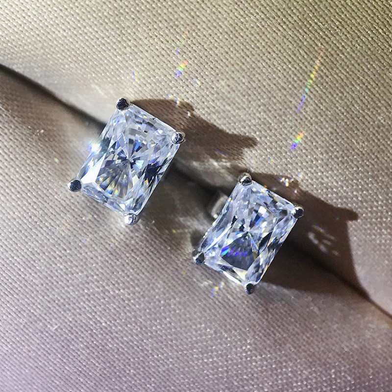 S925 Silver Synthetic White Diamonds 1 Carat Trendy Rectangular Shape Engagement Earrings for Women
S925 Silver Synthetic White Diamonds 1 Carat Trendy Rectangular Shape Engagement Earrings for Women