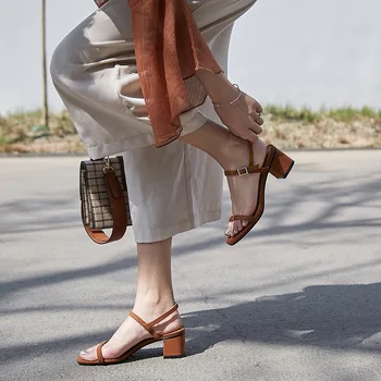 2020 buckle sandals night female fairy wind medium heel toe coarse heel suede all-match women's
2020 buckle sandals night female fairy wind medium heel toe coarse heel suede all-match women's