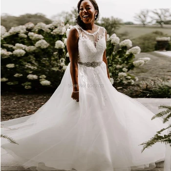Jewel Neckline Lace Plus Size Wedding Dresses Off the Shoulder Buttons Back White Appliques Bridal Gowns with Beading Sash
Jewel Neckline Lace Plus Size Wedding Dresses Off the Shoulder Buttons Back White Appliques Bridal Gowns with Beading Sash