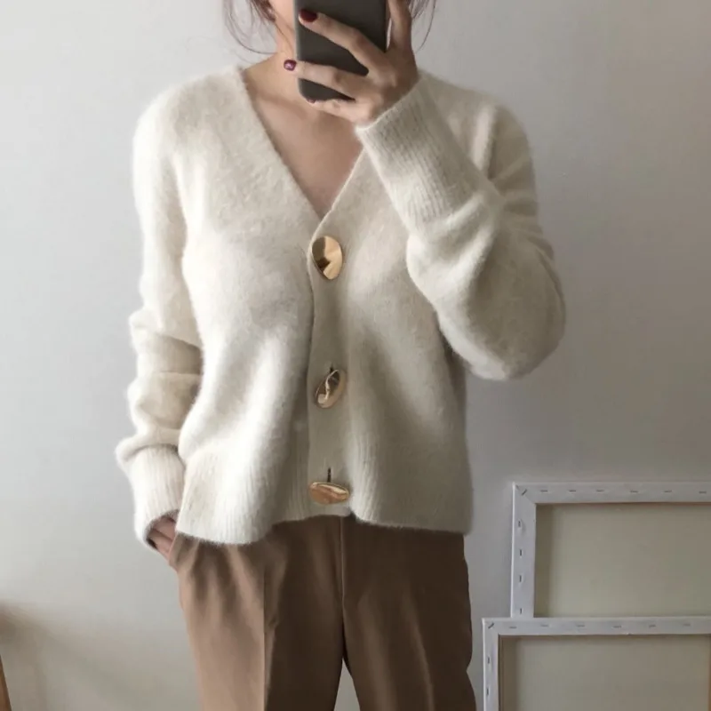 Chic Mohair Sweater Autumn Long Sleeved Knitted Cardigan Buttons Sweater Velvet Jacket Elegant Ladies Loose Sweater Tops
Chic Mohair Sweater Autumn Long Sleeved Knitted Cardigan Buttons Sweater Velvet Jacket Elegant Ladies Loose Sweater Tops