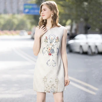 VERDEJULIAY 2020 Early Spring High Quality Jacquard A-Line Dresses Women Milan Fashion Runway Design Luxury Beading Mini Dress
VERDEJULIAY 2020 Early Spring High Quality Jacquard A-Line Dresses Women Milan Fashion Runway Design Luxury Beading Mini Dress