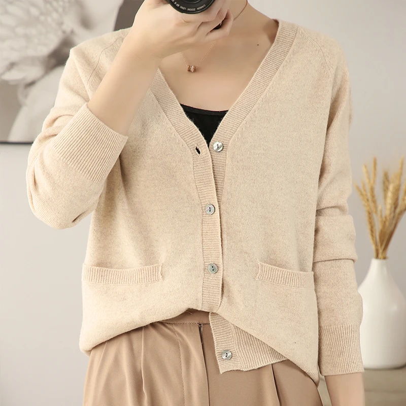 LHZSYY 2020Spring Autumn New Women's V-neck Pure Wool Cardigan Casual Sweater Knitted Base Shirt Loose jacket Cashmere Warm Top
LHZSYY 2020Spring Autumn New Women's V-neck Pure Wool Cardigan Casual Sweater Knitted Base Shirt Loose jacket Cashmere Warm Top