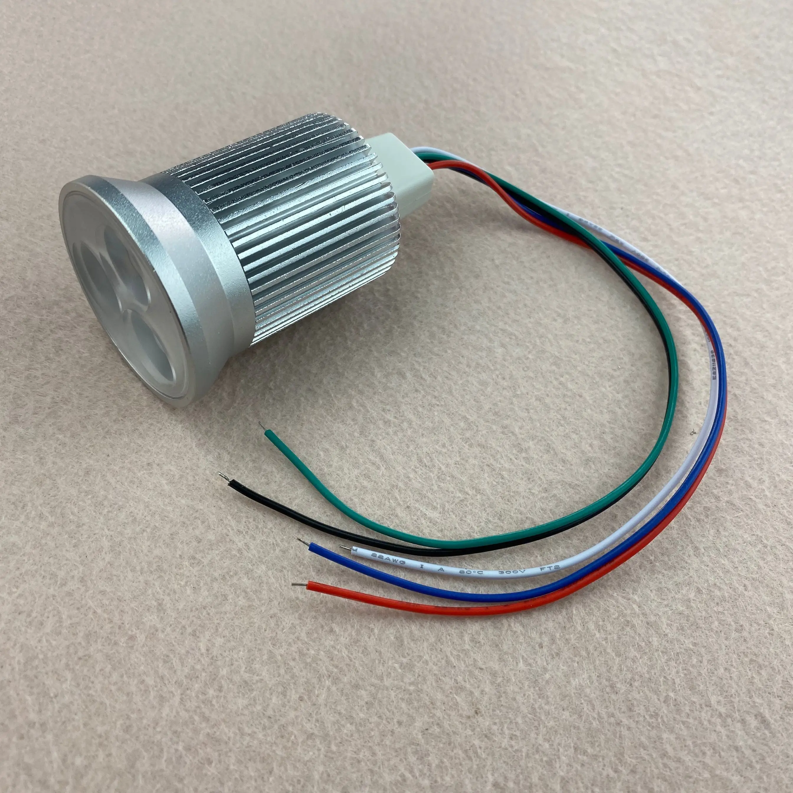 3*4W RGBW(warm white) LED spotlightDC12V inputwith 5 wire PWM driver insidesize:D50*88mm45degree | Лампы и освещение