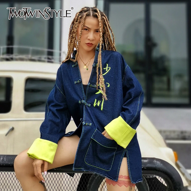 TWOTWINSTYLE Letter Print Jean Jacke Women Stand Collar Long Sleeve Hit Color Vintage Autumn Coat Female 2019 Fashion Tide
TWOTWINSTYLE Letter Print Jean Jacke Women Stand Collar Long Sleeve Hit Color Vintage Autumn Coat Female 2019 Fashion Tide