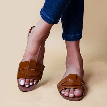 Comfort PU Leather Outside Summer Slides Retro Women Slippers Flat with Slip-on Slides Beach Women Shoes Bigger Size 40 41
Comfort PU Leather Outside Summer Slides Retro Women Slippers Flat with Slip-on Slides Beach Women Shoes Bigger Size 40 41