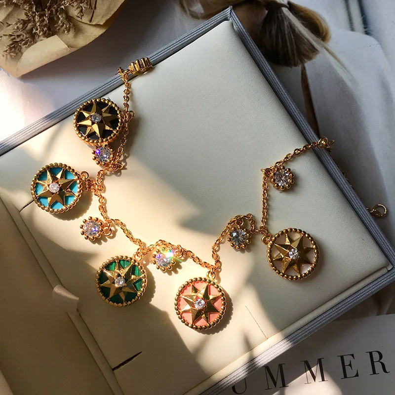Fashion Jewelry New 2020 Woman Cuff Bracelet Golden Lucky Eight-Man Astrolab Five Flowers Stainless Steel Designer Luxury Gift
Fashion Jewelry New 2020 Woman Cuff Bracelet Golden Lucky Eight-Man Astrolab Five Flowers Stainless Steel Designer Luxury Gift