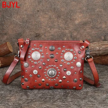 2020 new retro niche leather bag women shoulder bag rivet cowhide small messenger bag female genuine leather clutch bags ladies 
2020 new retro niche leather bag women shoulder bag rivet cowhide small messenger bag female genuine leather clutch bags ladies