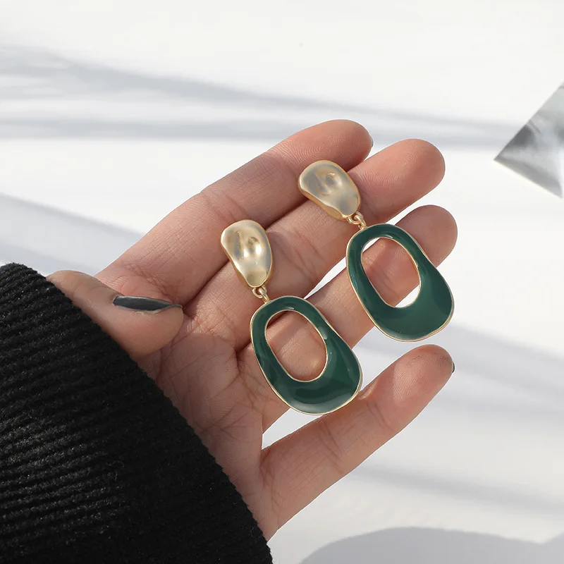 2020 Korean New Design Geometric Clip on Earrings Matte Gold Irregular Enamel No Ear Hole Clips for Women Elegant Pendientes
2020 Korean New Design Geometric Clip on Earrings Matte Gold Irregular Enamel No Ear Hole Clips for Women Elegant Pendientes