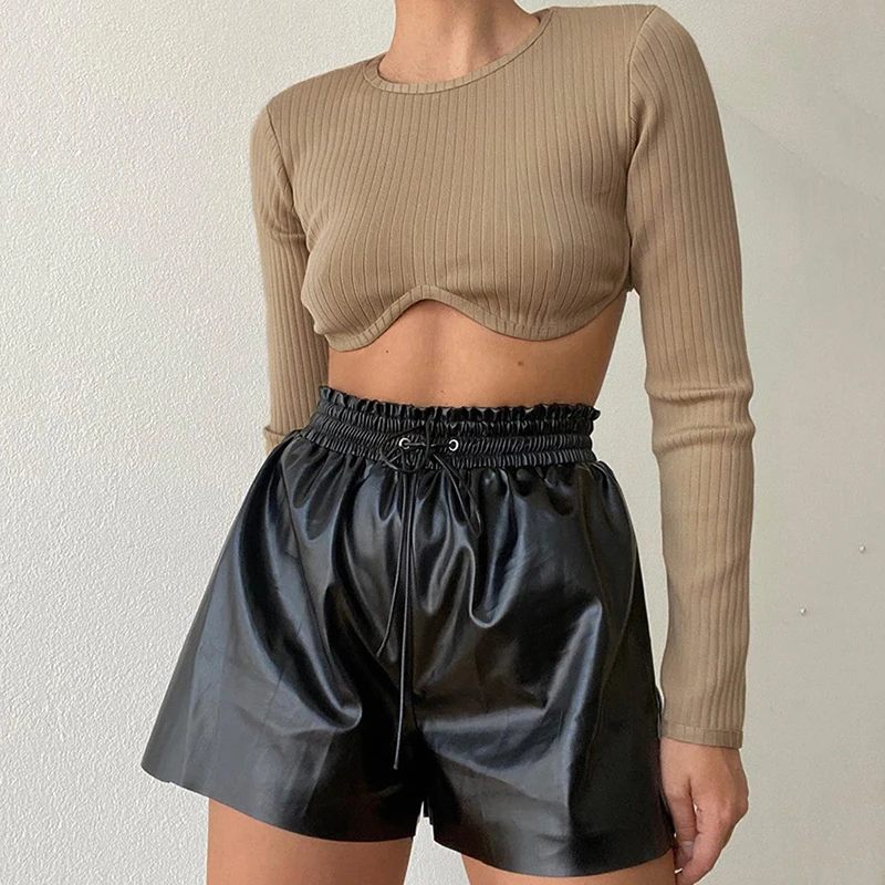 Sexy Open Navel Two Piece Suit Autumn Slim Fit Solid Color T-Shirt And PU Leather Wide Leg Shorts Suit Women Long Sleeve Set
Sexy Open Navel Two Piece Suit Autumn Slim Fit Solid Color T-Shirt And PU Leather Wide Leg Shorts Suit Women Long Sleeve Set