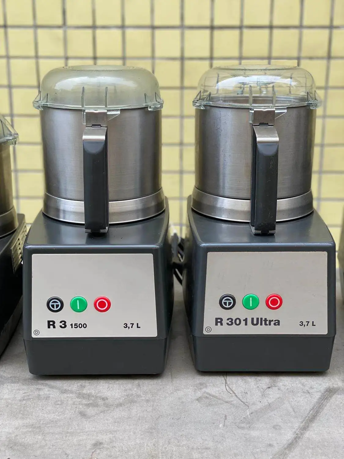 France Food Mixers Processors and Blenders Homehold-use Food Smashes Appliance R3-1500 3.7L Used
France Food Mixers Processors and Blenders Homehold-use Food Smashes Appliance R3-1500 3.7L Used
