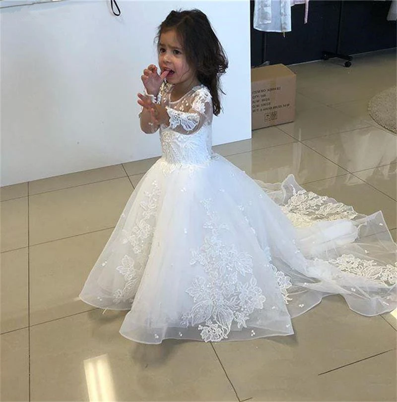 White Lace Flower girl Dress Long Sleeve 2019 Sweep Train Appliques First Communion Dresses for Girls Beading Wedding Party Gown
White Lace Flower girl Dress Long Sleeve 2019 Sweep Train Appliques First Communion Dresses for Girls Beading Wedding Party Gown