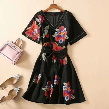 HIGH QUALITY Newest Fashion 2020 Runway Dress Women's Short Sleeve Embrodery V-neck Dress 
HIGH QUALITY Newest Fashion 2020 Runway Dress Women's Short Sleeve Embrodery V-neck Dress