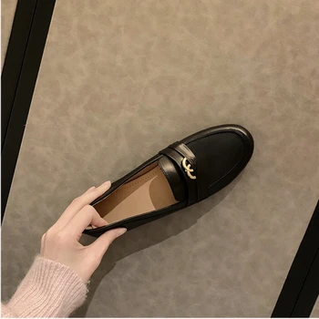 British Fashion Leather Shoes Woman Casual All-match Loafers Flat Ladies Shoes Portable Genuine Leather Shoes Large Size 34-40
British Fashion Leather Shoes Woman Casual All-match Loafers Flat Ladies Shoes Portable Genuine Leather Shoes Large Size 34-40