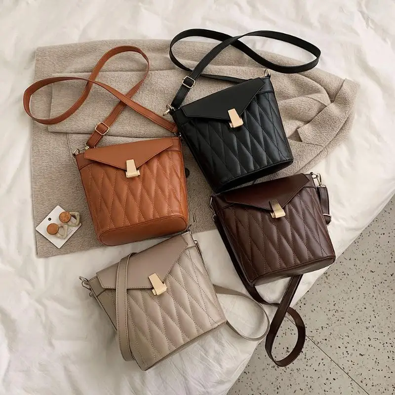Classic Women Lattice PU Leather Handbags Shoulder Messenger Bag Women Leather Retro Small Crossbody Bag for Vacation and Travel
Classic Women Lattice PU Leather Handbags Shoulder Messenger Bag Women Leather Retro Small Crossbody Bag for Vacation and Travel
