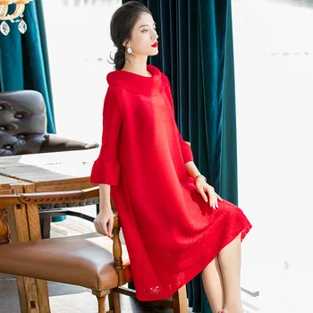 Pleated Large Dress New Red Beaded Embroidered Loose Dress In Early Spring 2020
Pleated Large Dress New Red Beaded Embroidered Loose Dress In Early Spring 2020