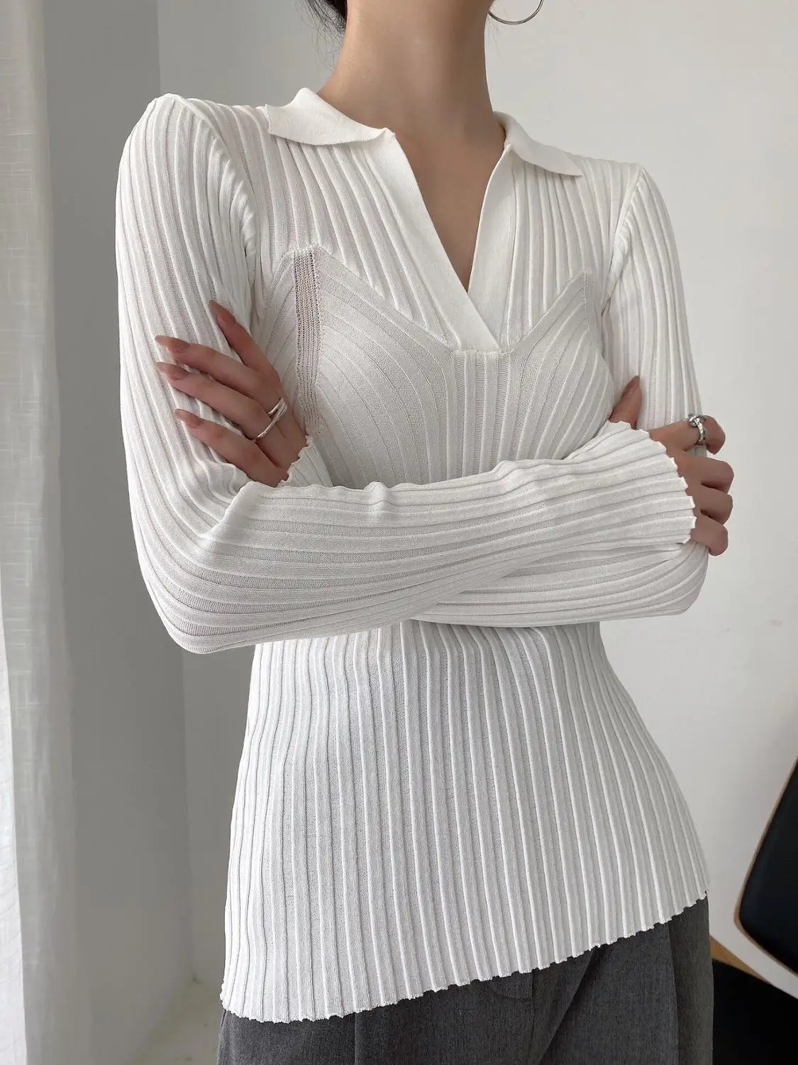 2020 early autumn new threaded deep V lapel slim bottoming knit sweater temperament is thin solid color long-sleeved top women
2020 early autumn new threaded deep V lapel slim bottoming knit sweater temperament is thin solid color long-sleeved top women