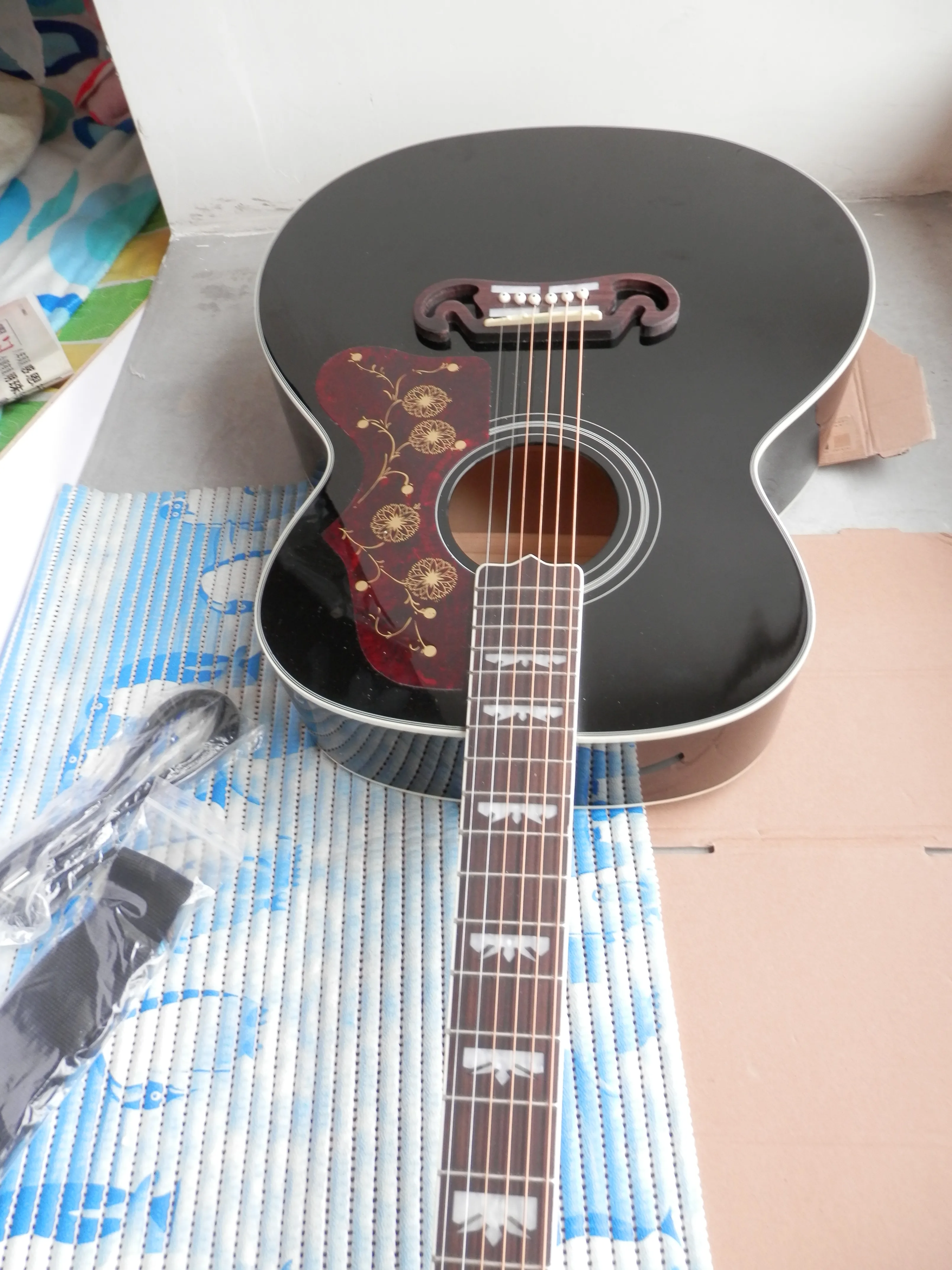Free shipping Top Quality New Acoustic Electric Guitar J200 black with fishman pickups in stock 11yue9 
Free shipping Top Quality New Acoustic Electric Guitar J200 black with fishman pickups in stock 11yue9