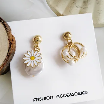 S925 Silver Hipster Earrings Creative Non-symmetrical Design Sweet Daisy Earrings Geometry Pearl Ear Stud H44
S925 Silver Hipster Earrings Creative Non-symmetrical Design Sweet Daisy Earrings Geometry Pearl Ear Stud H44