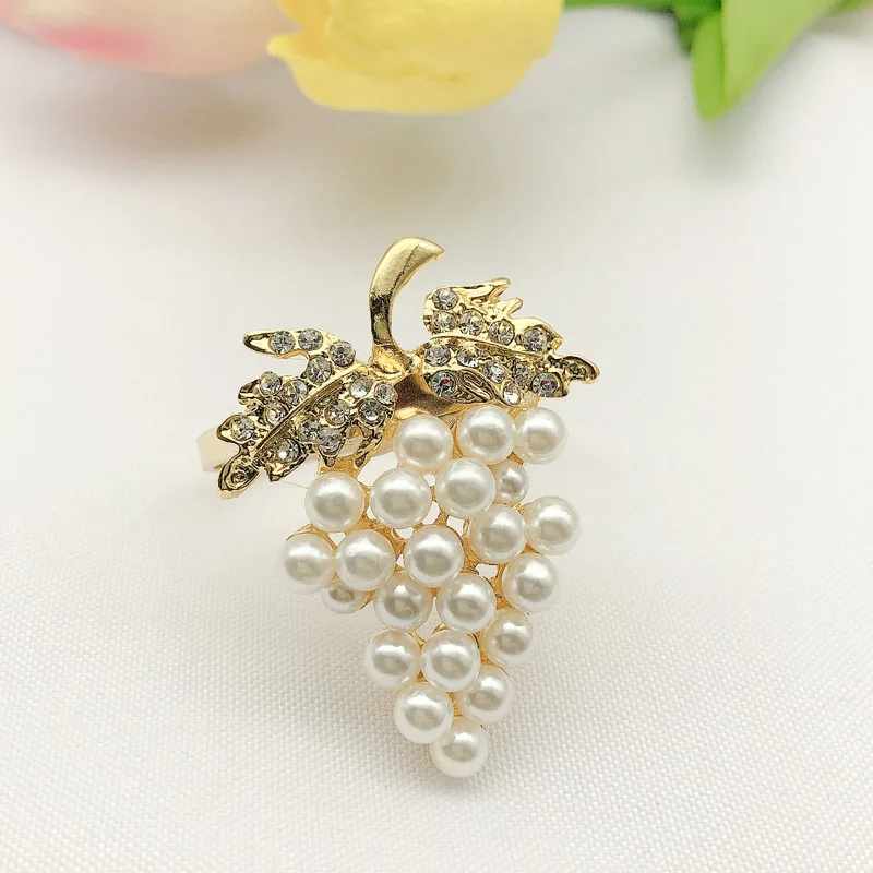 10pcs Golden grape napkin ring highlight pearl rhinestone exquisite and elegant wedding hotel decoration table napkin buckle
10pcs Golden grape napkin ring highlight pearl rhinestone exquisite and elegant wedding hotel decoration table napkin buckle