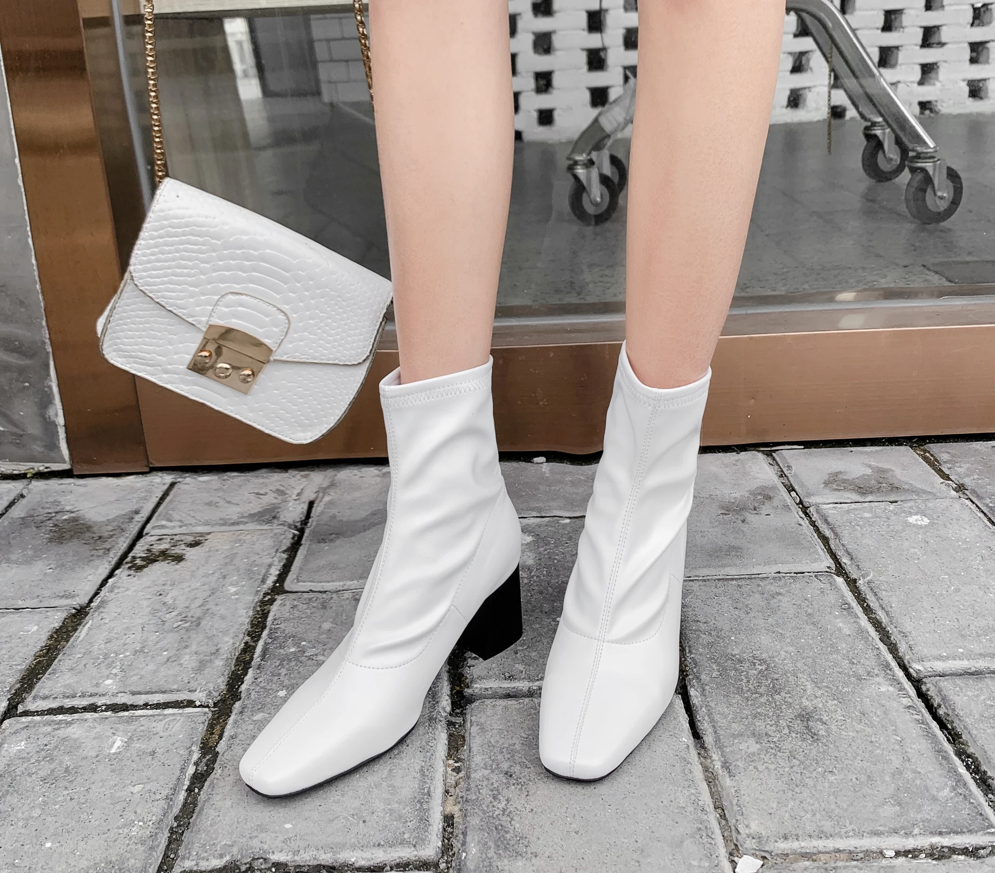 2019 Spring Autumn Women Chelsea Boots Square High Heels White Ankle Boots For Women Pointed Toe Short Boots Slim Ladies Shoes
2019 Spring Autumn Women Chelsea Boots Square High Heels White Ankle Boots For Women Pointed Toe Short Boots Slim Ladies Shoes