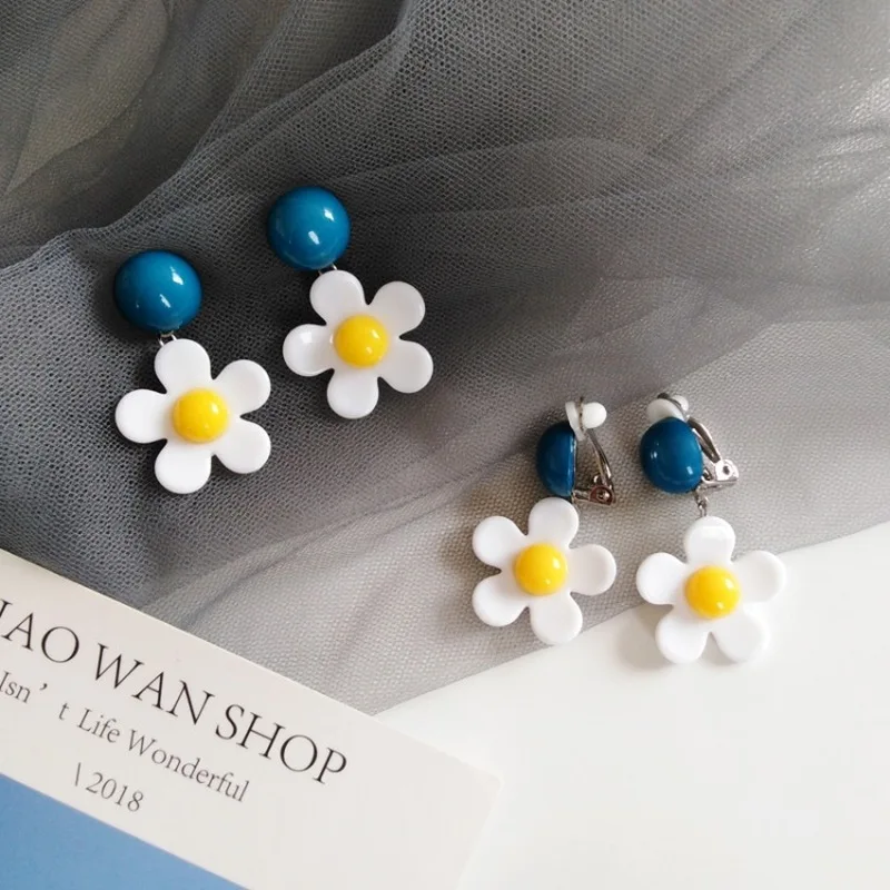 Personality Beautiful Resin Flower Pendant Clip Earrings Japanese Korean Fashion Sweet Girl Women's Jewelry Accessories
Personality Beautiful Resin Flower Pendant Clip Earrings Japanese Korean Fashion Sweet Girl Women's Jewelry Accessories
