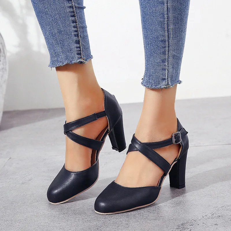 New Fashion Cross Straps High Heel Sandals Shoes Woman 2019 Summer High Quality Chunky Heels Sandals Women plus size shoes 
New Fashion Cross Straps High Heel Sandals Shoes Woman 2019 Summer High Quality Chunky Heels Sandals Women plus size shoes