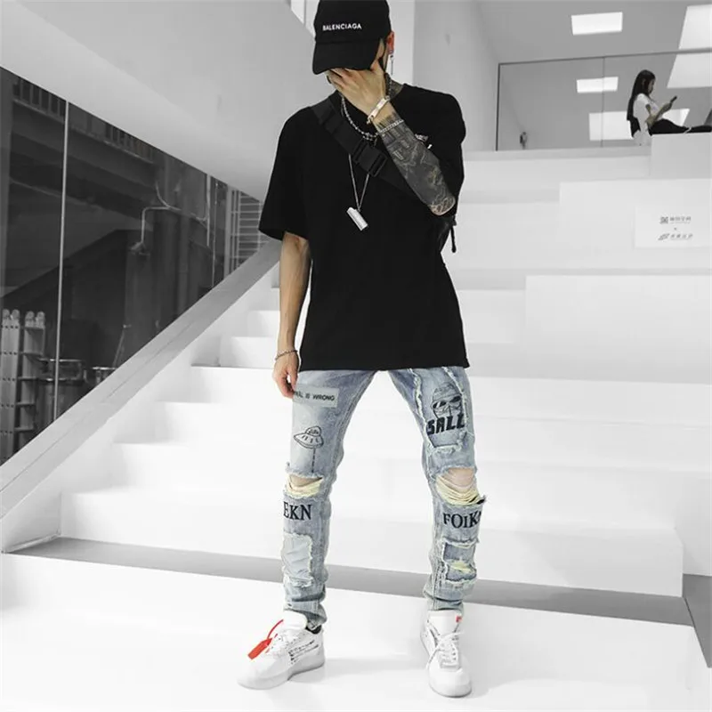 2020 men's hip hop high street dark straight graffiti print knife cut hole slim jeans
2020 men's hip hop high street dark straight graffiti print knife cut hole slim jeans