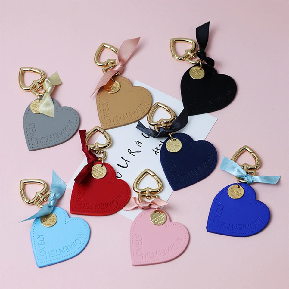 Ins Luxury Heart KeyChains Car Keys Bag Key Chains Decor Leather Heart Shape Pendent Charms for Airpods for Samsung Buds Gifts
Ins Luxury Heart KeyChains Car Keys Bag Key Chains Decor Leather Heart Shape Pendent Charms for Airpods for Samsung Buds Gifts