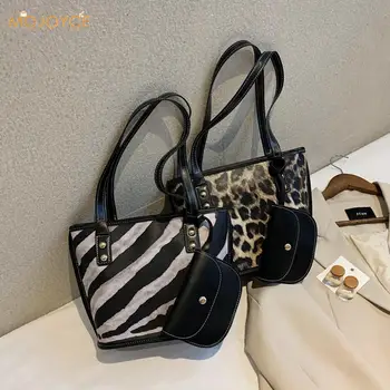 Retro Zebra Leopard Print Totes Animal Pattern Shoulder Bags for Women PU Leather Female Daily Causal Travel Handbags
Retro Zebra Leopard Print Totes Animal Pattern Shoulder Bags for Women PU Leather Female Daily Causal Travel Handbags