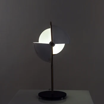 Postmodern desk lamp is contemporary and contracted stage berth lamp metal golden glass ball rotation decorative lamp 
Postmodern desk lamp is contemporary and contracted stage berth lamp metal golden glass ball rotation decorative lamp