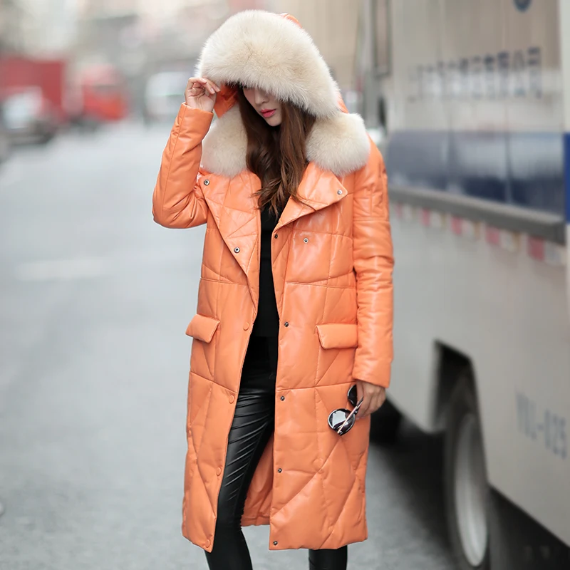 Фото Женская осенне-зимняя куртка из натуральной кожи с воротником лисьего меха |
