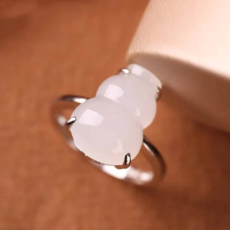 Xinjiang and Tian Yu women S925 silver-encrusted jade first-class white jade gourd live mouth opening jade ring gift genuine
Xinjiang and Tian Yu women S925 silver-encrusted jade first-class white jade gourd live mouth opening jade ring gift genuine