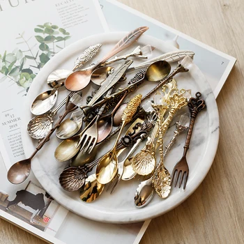 6PCS Retro Spoon Royal Style Metal Golden Carving Coffee Spoon Snack Fruit Skewers Dessert Fork Table Decoration Teaspoon
6PCS Retro Spoon Royal Style Metal Golden Carving Coffee Spoon Snack Fruit Skewers Dessert Fork Table Decoration Teaspoon