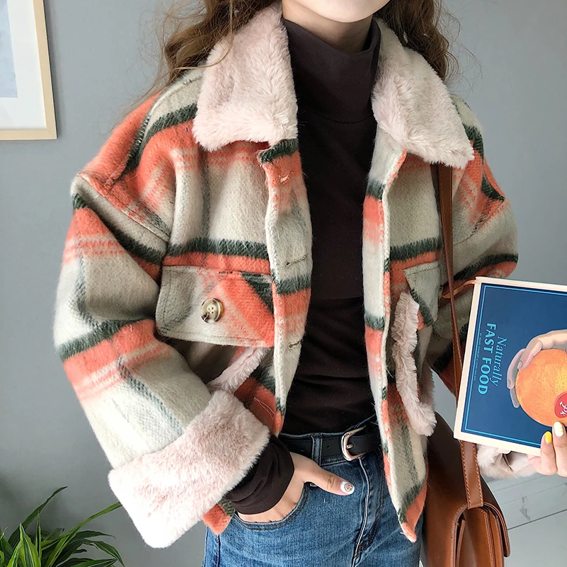Short woolen coat college style plus velvet thick warm woolen small color matching plaid fur coat
Short woolen coat college style plus velvet thick warm woolen small color matching plaid fur coat
