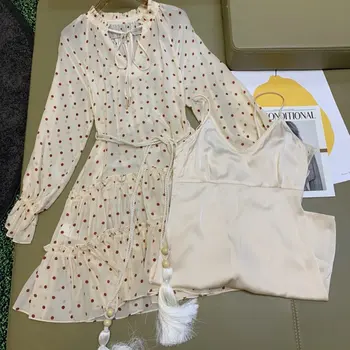 2020 New Ladies Fashion Long Sleeve V-Neck Polka Dot Silk Two-Piece Fringed Waist Mini Dress 0915
2020 New Ladies Fashion Long Sleeve V-Neck Polka Dot Silk Two-Piece Fringed Waist Mini Dress 0915