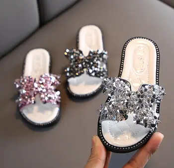 Summer New Girls Pearl Soft Bottom Slippers Sandals Fashionable Diamond Soft Shoes Brand Home Sandals for Children
Summer New Girls Pearl Soft Bottom Slippers Sandals Fashionable Diamond Soft Shoes Brand Home Sandals for Children