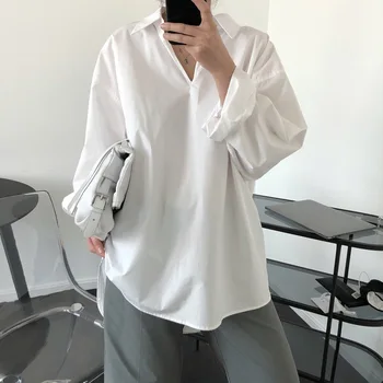 New cool design in spring V-neck Lapel shirt is loose and thin. It's all in one silhouette. Small white shirt girl 
New cool design in spring V-neck Lapel shirt is loose and thin. It's all in one silhouette. Small white shirt girl