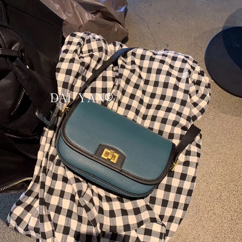 Leather Messenger bag 2019 new casual shoulder bag color matching color layer cowhide round mouth box small square bag female
Leather Messenger bag 2019 new casual shoulder bag color matching color layer cowhide round mouth box small square bag female