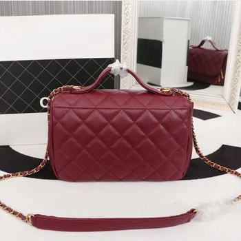 Luxury caviar leather handbag handle gold chain shoulder bag cross-body bag ladies fashion Messenger bag shoulder bag
Luxury caviar leather handbag handle gold chain shoulder bag cross-body bag ladies fashion Messenger bag shoulder bag