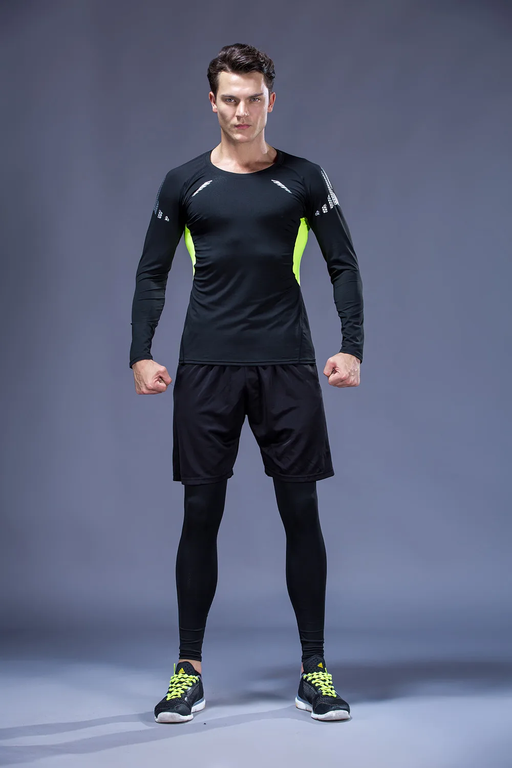 Image from the front on men 5 pcs compressions clothes for gym. Men's 5 pcs compression tracksuit sports Foto from the front on men 5 pcs compressions clothes for gym. Men's 5 pcs compression tracksuit sports