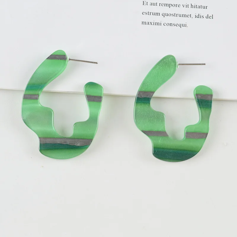 UJBOX Exclusive Korean Earrings Green Acrylic Resin Irregular Striped Leopard Hoop Earrings Personality Wedding Birthday Gift
UJBOX Exclusive Korean Earrings Green Acrylic Resin Irregular Striped Leopard Hoop Earrings Personality Wedding Birthday Gift
