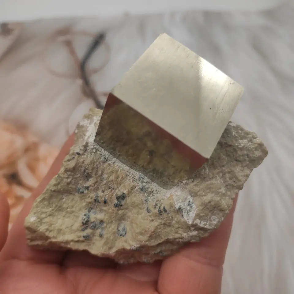 1pcs INCREDIBLE DISPLAY__LARGE Lusterous Pyrite Cubes on Matrix__Navajun Mine , Spain
1pcs INCREDIBLE DISPLAY__LARGE Lusterous Pyrite Cubes on Matrix__Navajun Mine , Spain