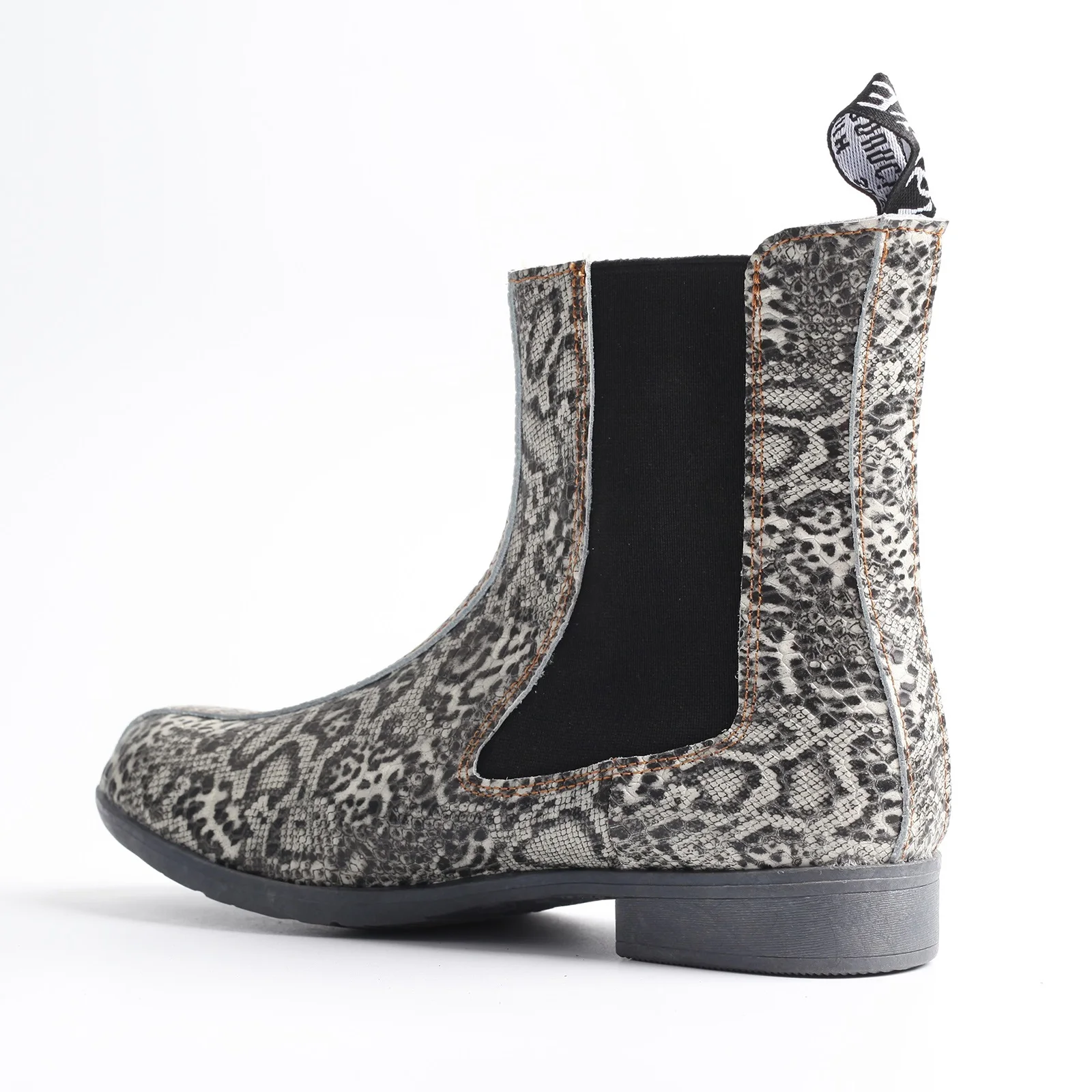 2022 Fashion New Leather Leisure Short Shoes Women Leopard Print Design Sexy Boots
2022 Fashion New Leather Leisure Short Shoes Women Leopard Print Design Sexy Boots