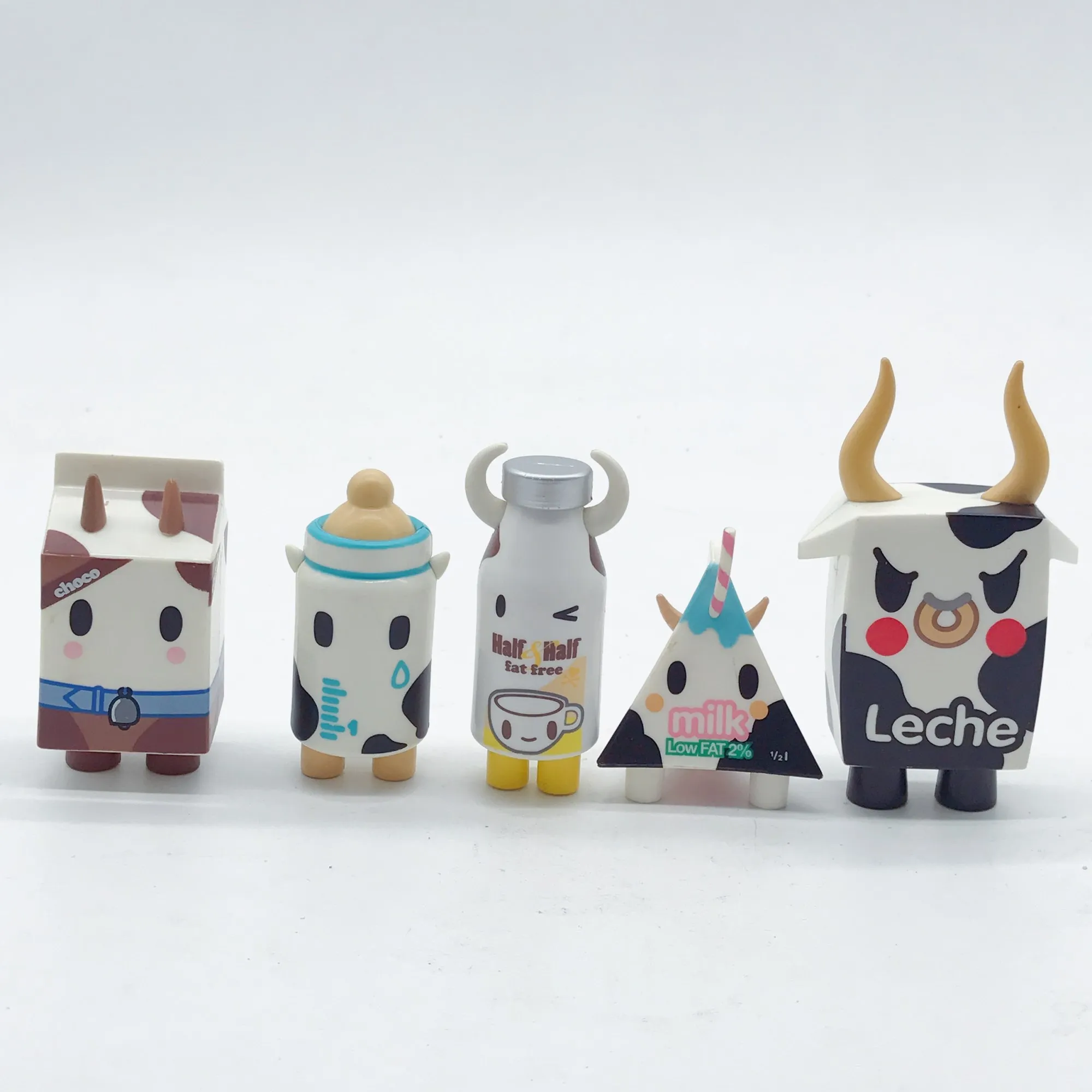 Tokidoki Moofia Mystery Mini Figure 2006 Original Series 1 Milk Bottle Cow Model Gifts Toy Collection No Box Finished Goods
Tokidoki Moofia Mystery Mini Figure 2006 Original Series 1 Milk Bottle Cow Model Gifts Toy Collection No Box Finished Goods