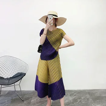 WOMENGAGA 2020 Summer New Two-piece Set T-shirt+pants Striped Casual Loose Patchwork Elastic Waist O-neck Pullover Wide Leg A203 
WOMENGAGA 2020 Summer New Two-piece Set T-shirt+pants Striped Casual Loose Patchwork Elastic Waist O-neck Pullover Wide Leg A203
