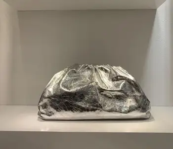 Luxury Design Pouch Handbag Women Clutch Bag High Quality Cow Leather Shoulder Envelope Sliver color Bag 38cm
Luxury Design Pouch Handbag Women Clutch Bag High Quality Cow Leather Shoulder Envelope Sliver color Bag 38cm