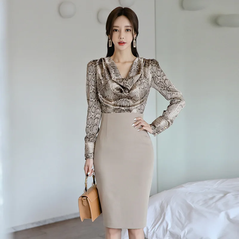WOMEN'S Dress 2019 Debutante Elegant Goddess Snakeskin Print Printed Long-sleeved Shirt + Sheath Skirt Set
WOMEN'S Dress 2019 Debutante Elegant Goddess Snakeskin Print Printed Long-sleeved Shirt + Sheath Skirt Set