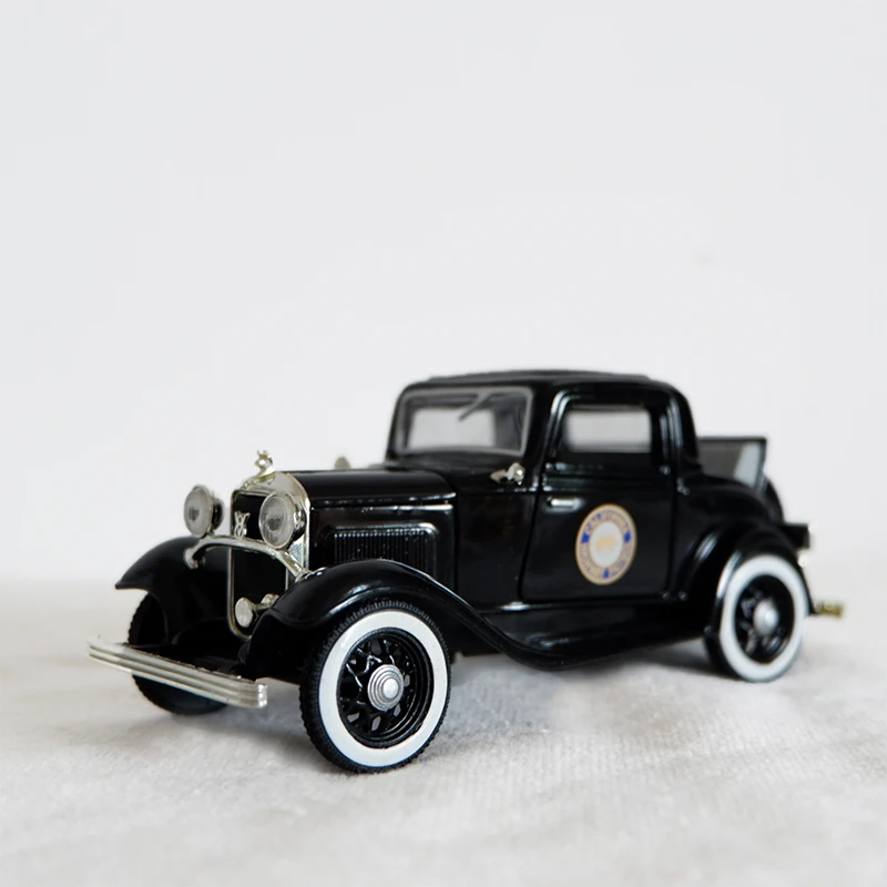 1/32 Scale Alloy Black Retro Model Vintage Car Static Model Metal Classic Die Cast Model Toy Car Collection Gift free shipping
1/32 Scale Alloy Black Retro Model Vintage Car Static Model Metal Classic Die Cast Model Toy Car Collection Gift free shipping